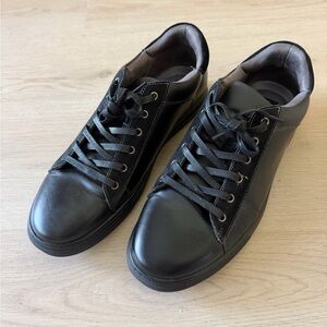 Men's Black Leather Lace-Up Sneakers - Classic Casual Style